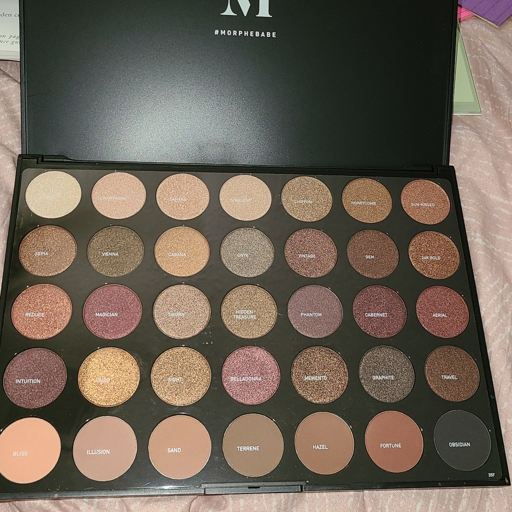Morphe 35F fall into frost eyeshadow palette